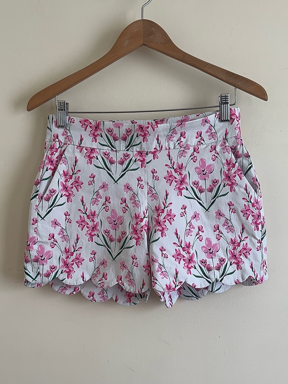 Crown & Ivy Slip On Shorts Size 6P Lightweight Casual Stretch Shorts